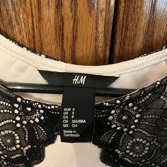 H&M Light Blush Pink Dress with Black Lace Details - Picture 5 of 5